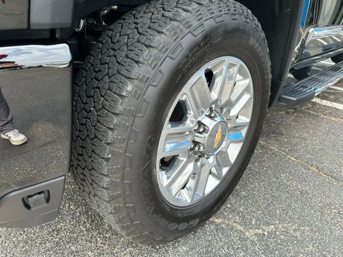 Used 2025 Chevrolet Silverado 2500 High Country w/ High Country Premium Package image 9