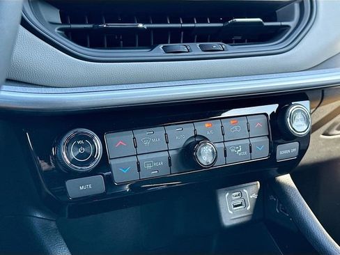 New 2026 Jeep Compass Limited image 10