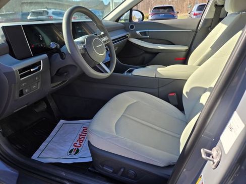Used 2025 Hyundai Sonata SEL FWD image 10