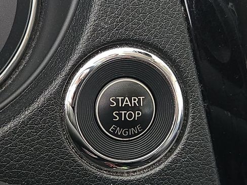 Used 2019 Nissan Rogue SV FWD image 18