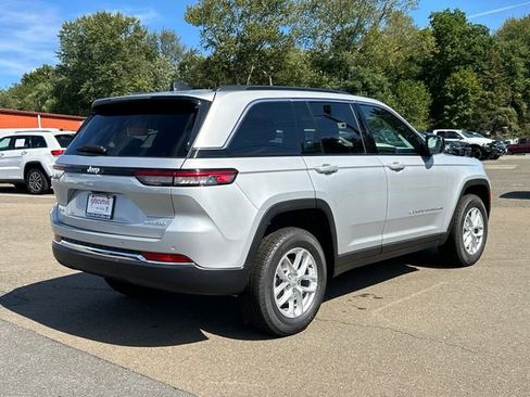New 2025 Jeep Grand Cherokee Laredo X w/ Luxury Tech Group I AWD/4WD image 4