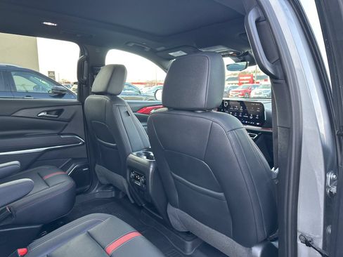 Used 2024 Chevrolet Traverse RS AWD/4WD image 37