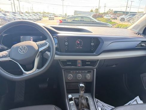 Certified 2022 Volkswagen Taos SE FWD image 13