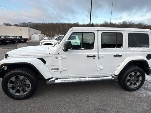 Used 2019 Jeep Wrangler Unlimited Sahara image 2