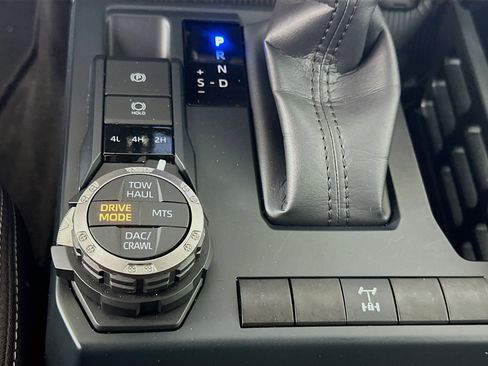 Used 2025 Toyota Tacoma TRD Off-Road image 26