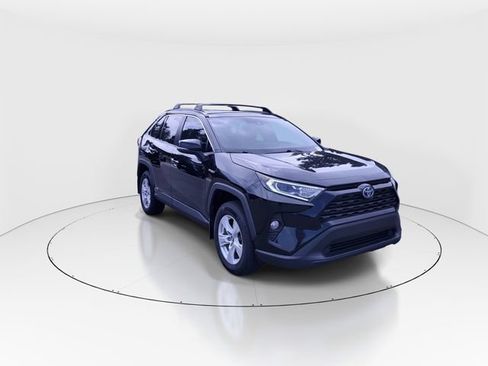 Used 2020 Toyota RAV4 XLE w/ Convenience Package AWD/4WD image 2
