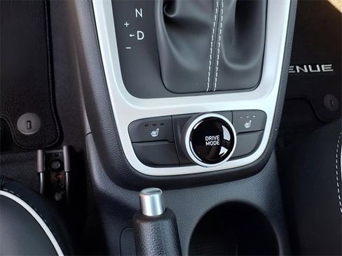 New 2025 Hyundai Venue Limited image 17