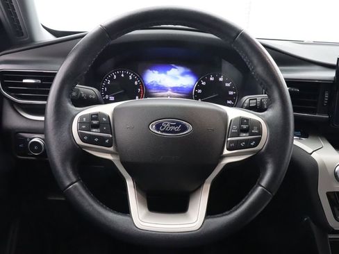 Used 2022 Ford Explorer XLT w/ Equipment Group 202A AWD/4WD image 17