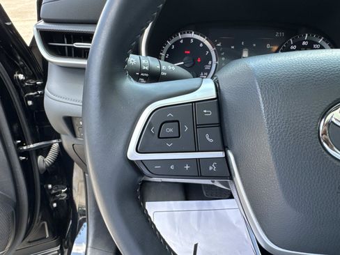 Used 2024 Toyota Highlander XSE image 22