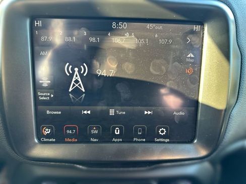 Used 2023 Jeep Renegade Latitude AWD/4WD image 14