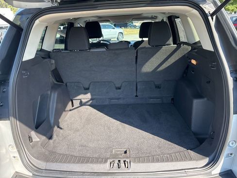 Used 2017 Ford Escape SE FWD image 29
