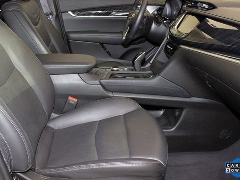 Certified 2025 Cadillac XT6 Premium Luxury image 10