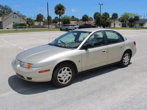 Used 2002 Saturn S-Series SL2 w/ SL2 Option Pkg 2 FWD image 4