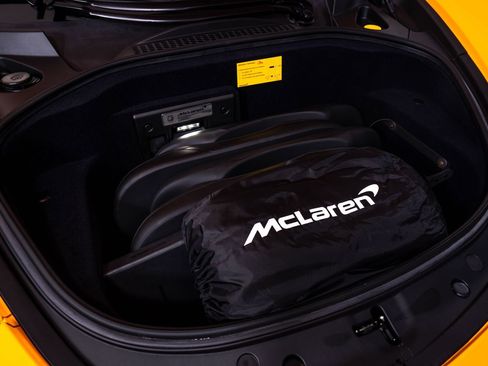 Used 2024 McLaren Artura RWD image 25