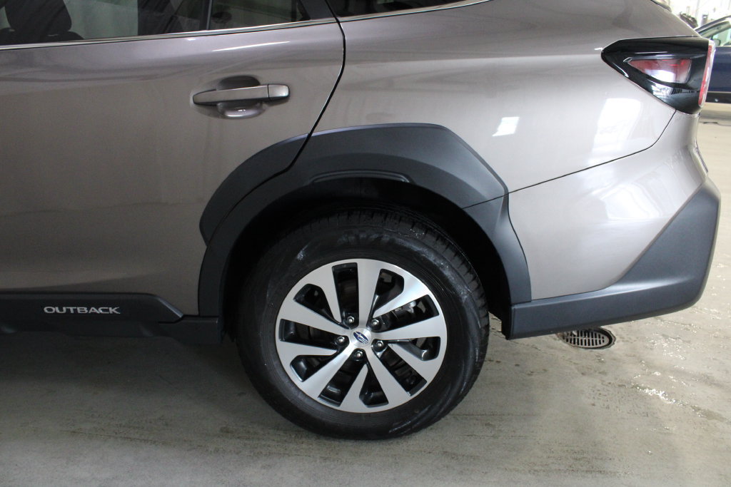 Used 2024 Subaru Outback Premium AWD/4WD image 30