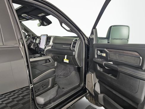 New 2026 RAM 2500 Laramie AWD/4WD image 38