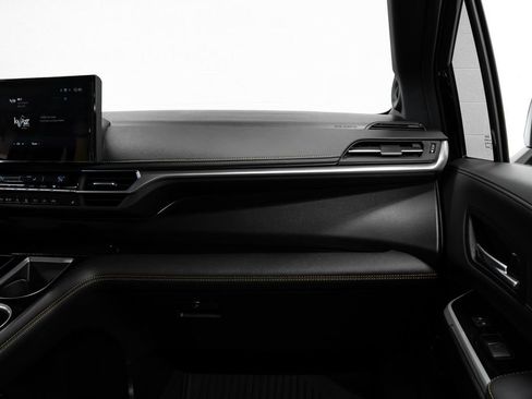 Used 2025 Toyota Sienna XLE Woodland Edition image 29