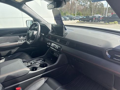 Used 2023 Honda Pilot TrailSport image 35