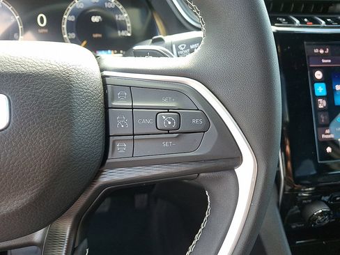 Certified 2025 Jeep Grand Cherokee L Laredo w/ Luxury Tech Group I AWD/4WD image 10