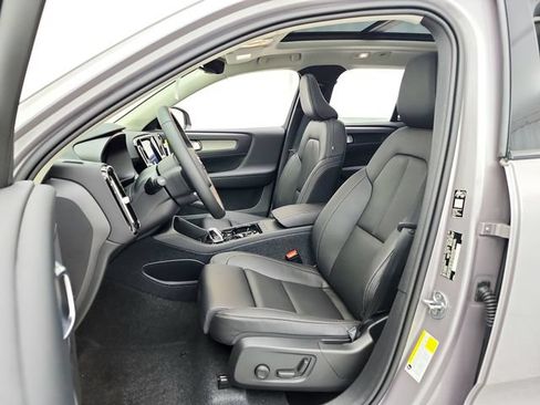 New 2026 Volvo XC40 B5 Plus w/ Protection Package Premier AWD/4WD image 17