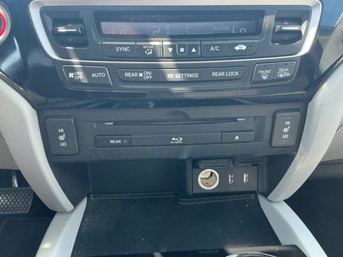 Used 2016 Honda Pilot Touring image 25