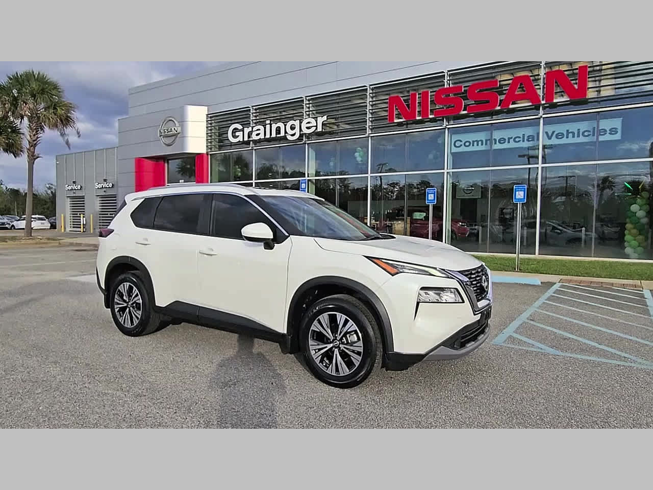 Used 2023 Nissan Rogue SV w/ SV Premium B Package FWD image 17