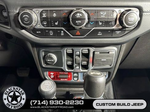 Used 2024 Jeep Wrangler Unlimited Rubicon w/ Convenience Group AWD/4WD image 30