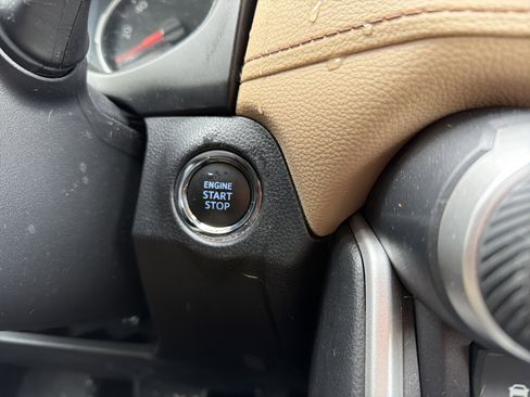 Used 2021 Toyota RAV4 XLE w/ Carpet Mat Package (TMS) image 17