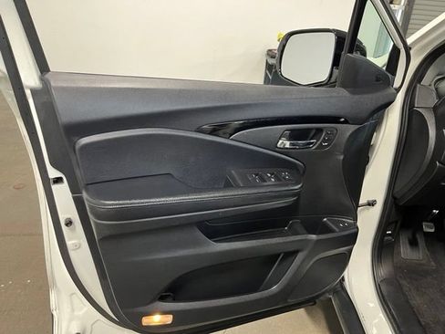 Used 2017 Honda Pilot Elite image 22