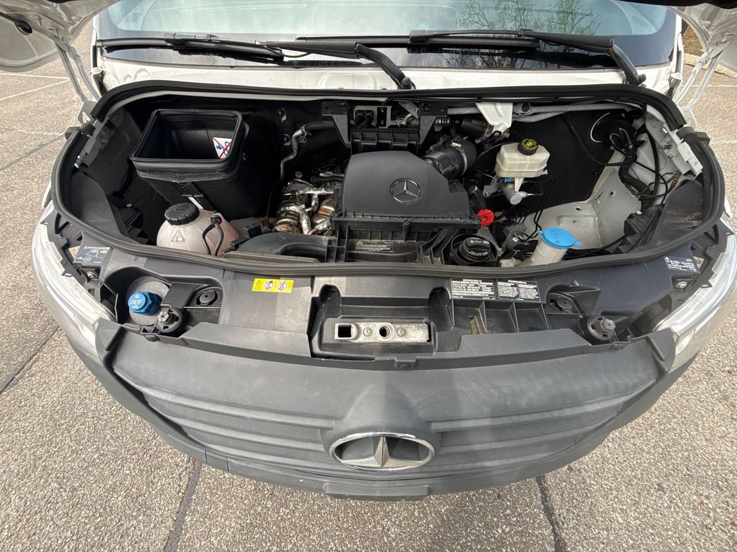 Used 2023 Mercedes-Benz Sprinter 2500 image 32