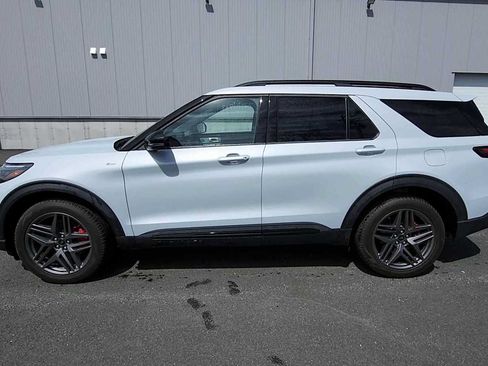 New 2026 Ford Explorer ST-Line w/ ST-Line Street Pack AWD/4WD image 5