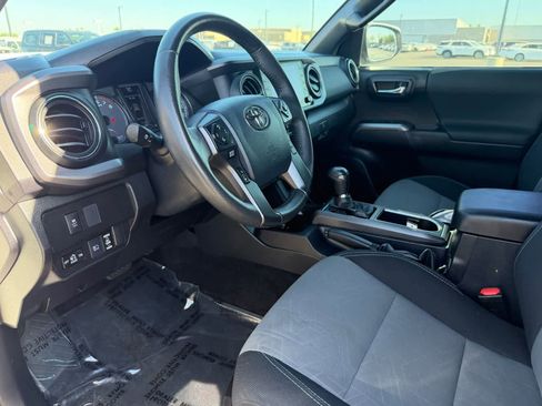 Used 2020 Toyota Tacoma TRD Sport w/ Technology Package RWD image 2