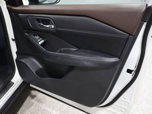 Used 2023 Nissan Rogue SL w/ SL Premium Package image 26