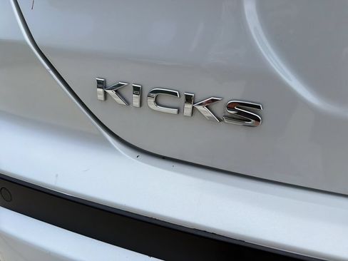 Certified 2021 Nissan Kicks SR FWD image 14