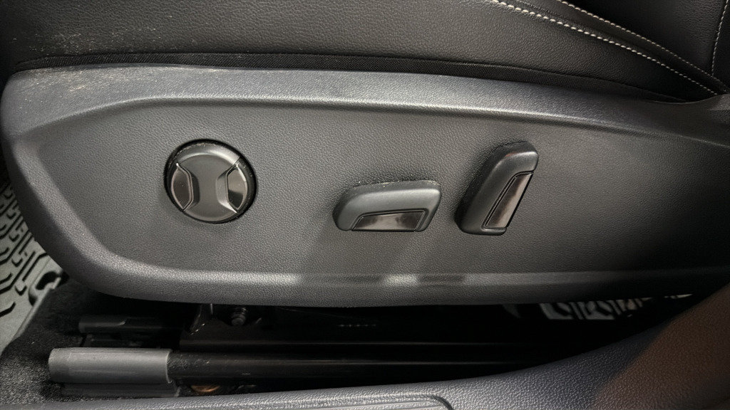 Certified 2023 Volkswagen Jetta SE w/ Panoramic Sunroof Package FWD image 19