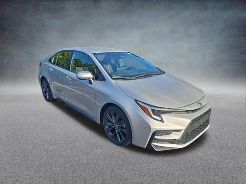 Used 2025 Toyota Corolla SE FWD image 2