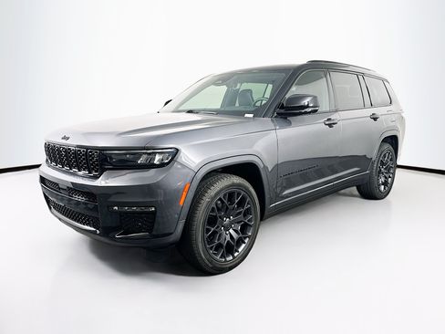 Used 2023 Jeep Grand Cherokee L Summit AWD/4WD image 3