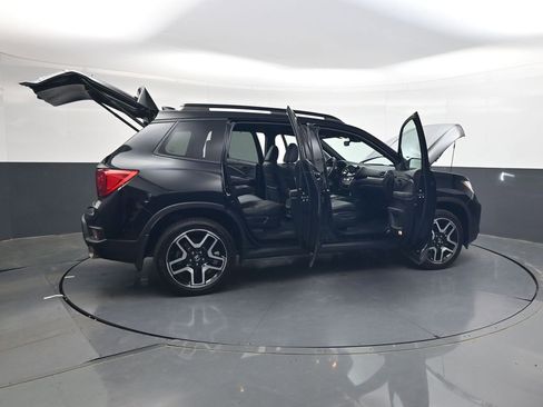 Used 2024 Honda Passport Black Edition image 32
