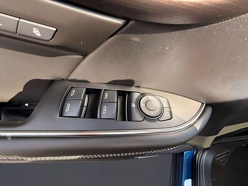 Used 2023 Buick Envision Avenir AWD/4WD image 11