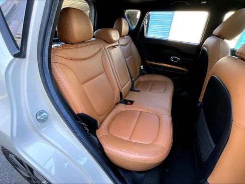 Used 2015 Kia Soul ! w/ Sun & Sound Package image 21
