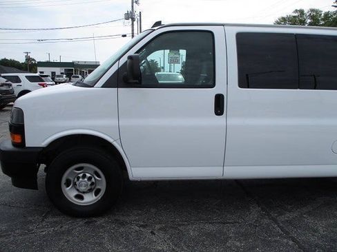Used 2019 Chevrolet Express 3500 LS RWD image 9