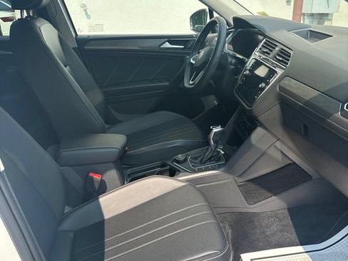 Used 2022 Volkswagen Tiguan SE AWD/4WD image 18