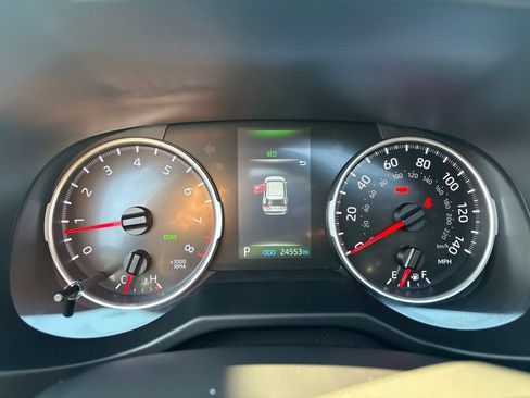 Used 2022 Toyota RAV4 XLE w/ Convenience Package FWD image 13