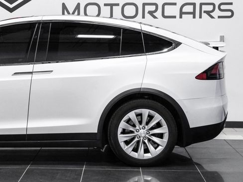 Used 2020 Tesla Model X Long Range image 19