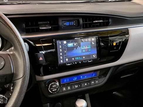 Used 2015 Toyota Corolla LE image 6