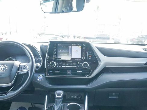 Used 2020 Toyota Highlander Limited image 12