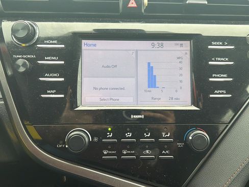 Used 2020 Toyota Camry LE w/ Carpet Mat Package image 25