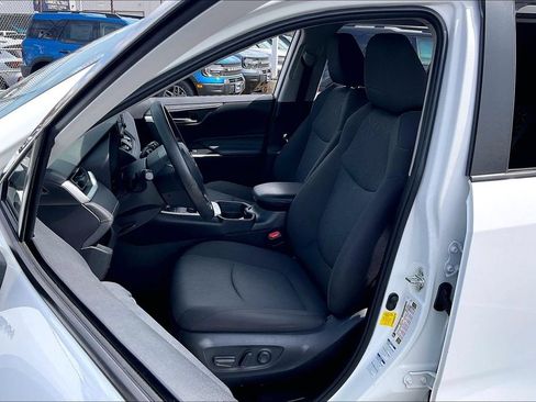 Used 2021 Toyota RAV4 XLE w/ Carpet Mat Package (TMS) AWD/4WD image 23
