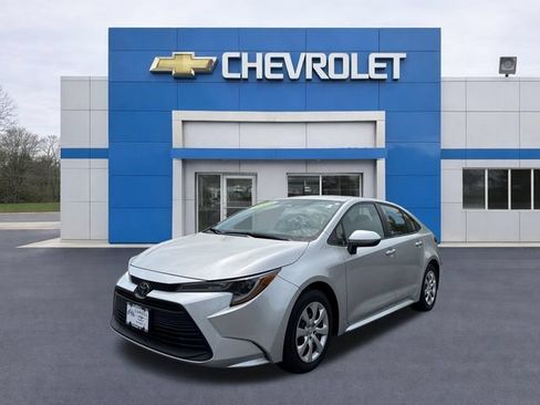 Used 2024 Toyota Corolla LE FWD image 3