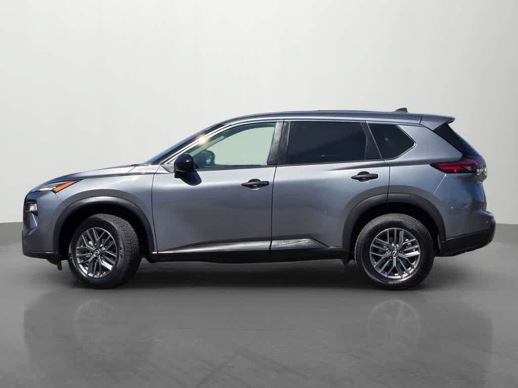 Used 2024 Nissan Rogue S FWD image 3